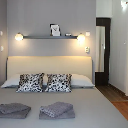 Schoenes Gaestezimmer Mit Grosser Sonnenterrasse Zadar