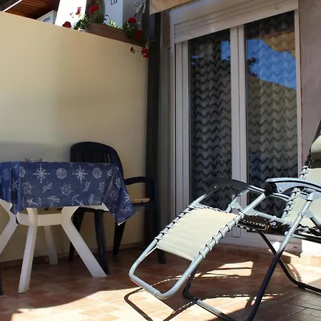 Schoenes Gaestezimmer Mit Grosser Sonnenterrasse * Zadar