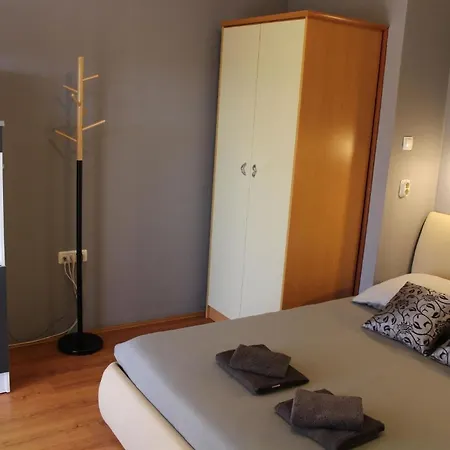 Schoenes Gaestezimmer Mit Grosser Sonnenterrasse Apartment *