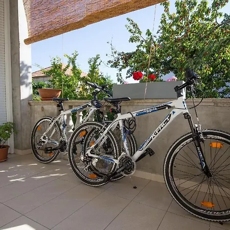 Schoenes Gaestezimmer Mit Grosser Sonnenterrasse Apartment Zadar